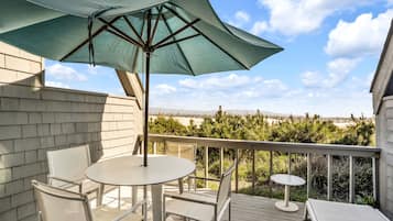 Departamento | Cocina privada | Refrigerador con congelador, microondas y parrilla de estufa