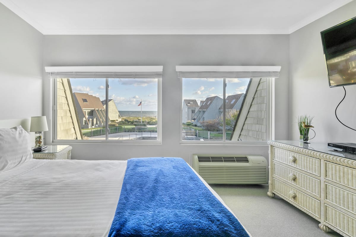 Apartment, Ocean View | 1 bedroom, iron/ironing board, WiFi (free), bed sheets