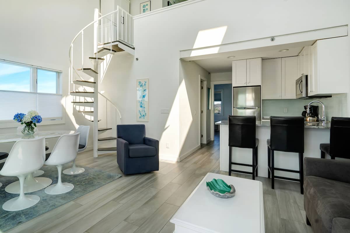 West 2BD Corner Queen and 2 Twins | Living area | TV