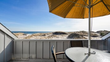 客房, 2 间卧室, 部分海洋景观 | 露台