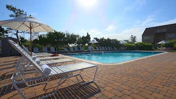 Piscina externa sazonal