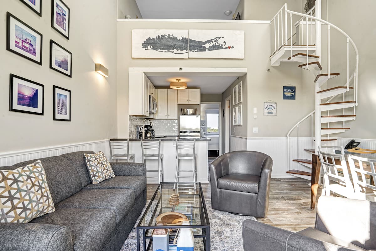 West 2BD 2 Queens | Living area | TV