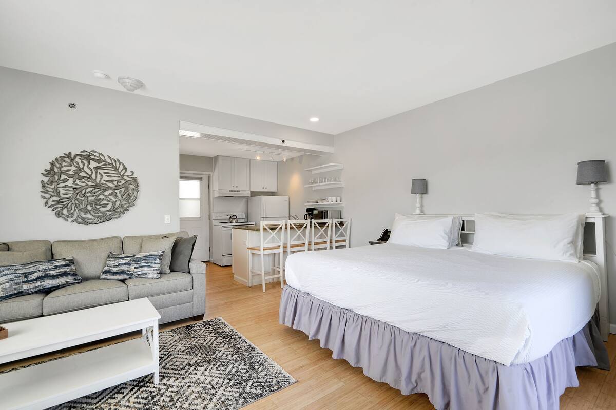 Dune View Studio Corner King | Iron/ironing board, WiFi (free), individually decorated