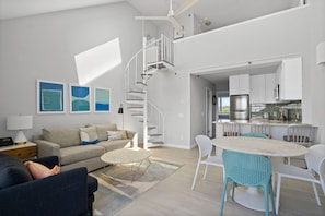 Apartamento, 2 quartos | Individualmente decorados, individualmente mobiliados