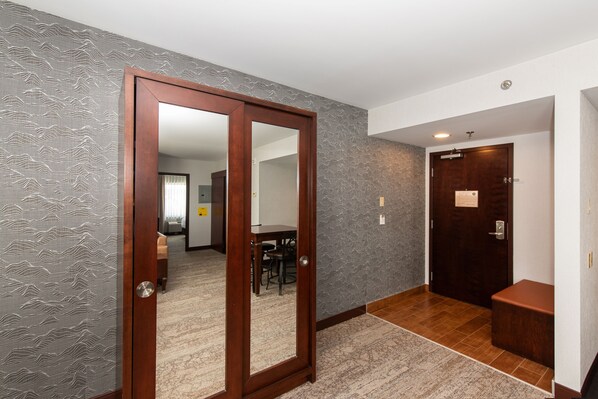 خزانة ملابس