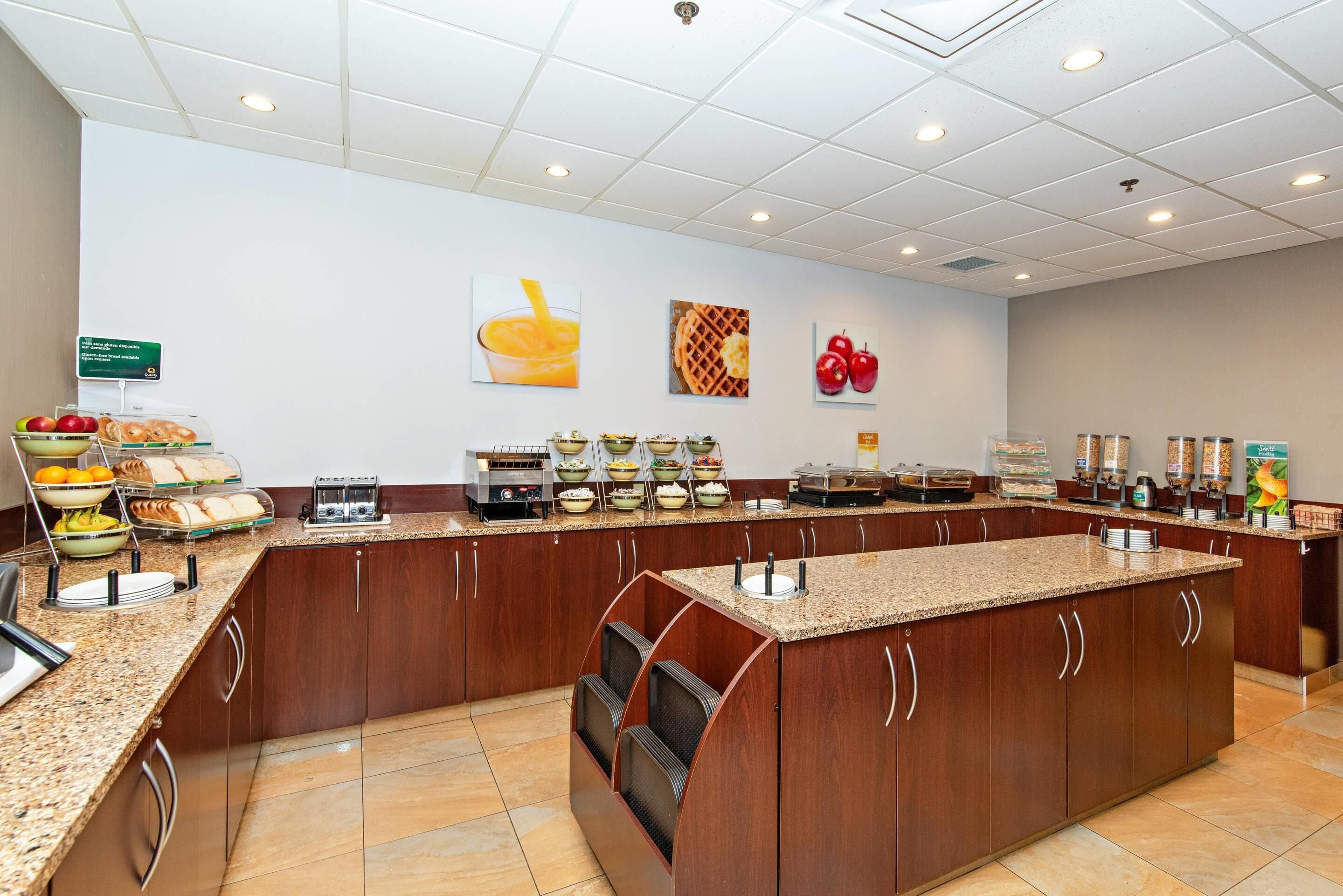 Buffet déjeuner gratuit tous les jours