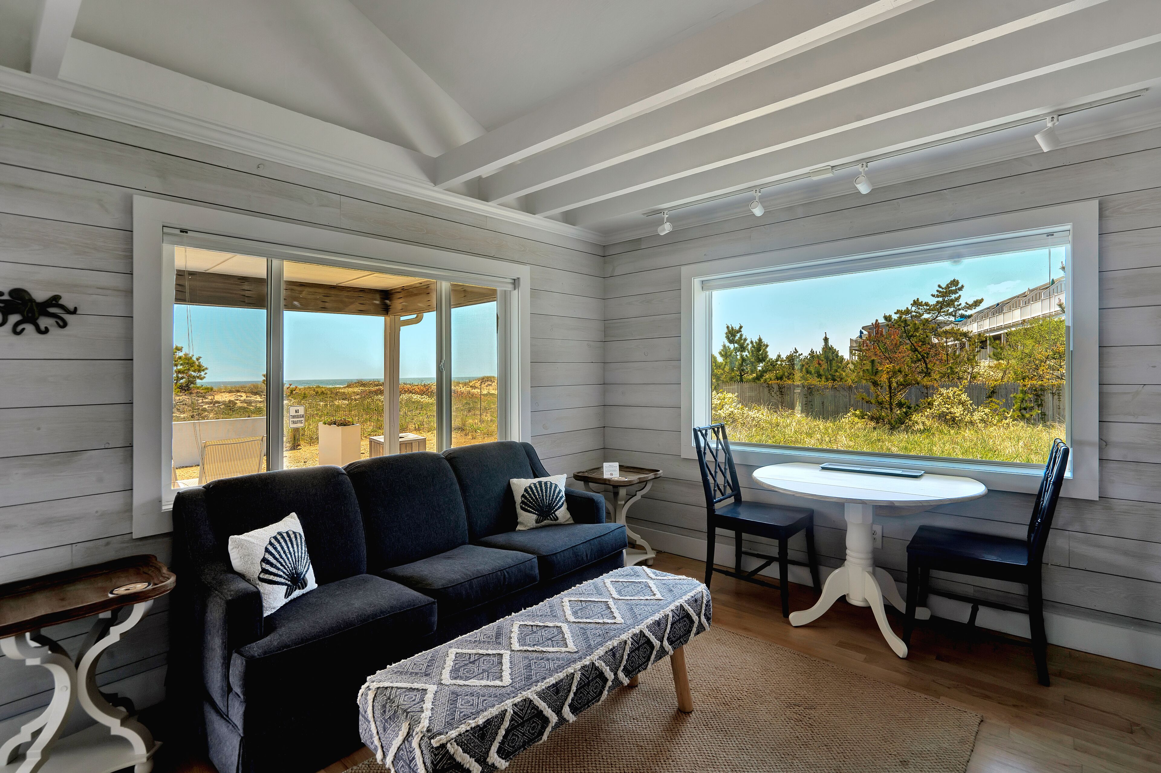 Apartment, 1 Bedroom | Private kitchen | Fridge, microwave, cookware/dishes/utensils