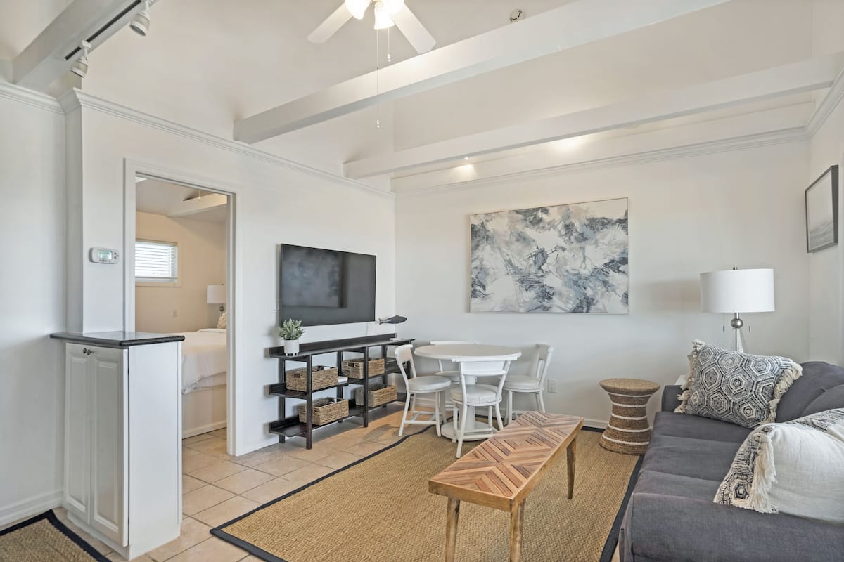 Apartment, 1 Bedroom | WiFi (free), individually decorated, individually furnished, bed sheets
