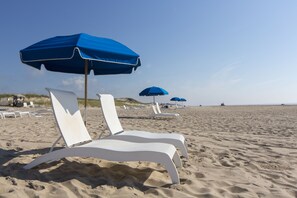 私人海灘、躺椅、遮陽傘、海灘浴巾