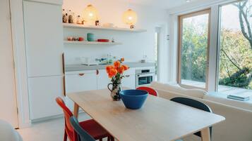 Apartment, Terrace | In-room dining