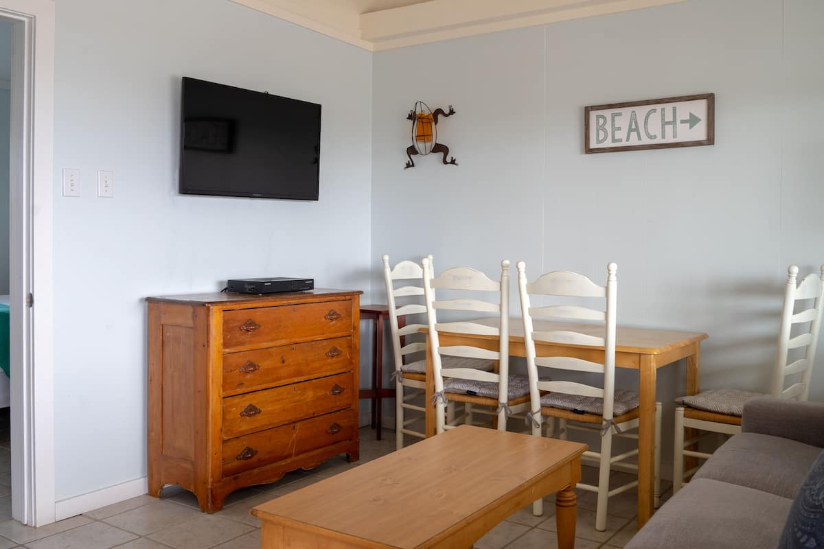 Apartment, 1 Bedroom | WiFi (free), individually decorated, individually furnished, bed sheets