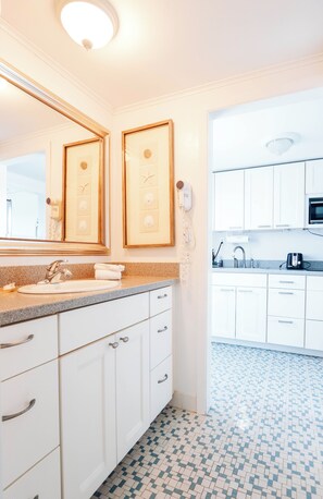 Bathroom - Driftwood Resort (Montauk)