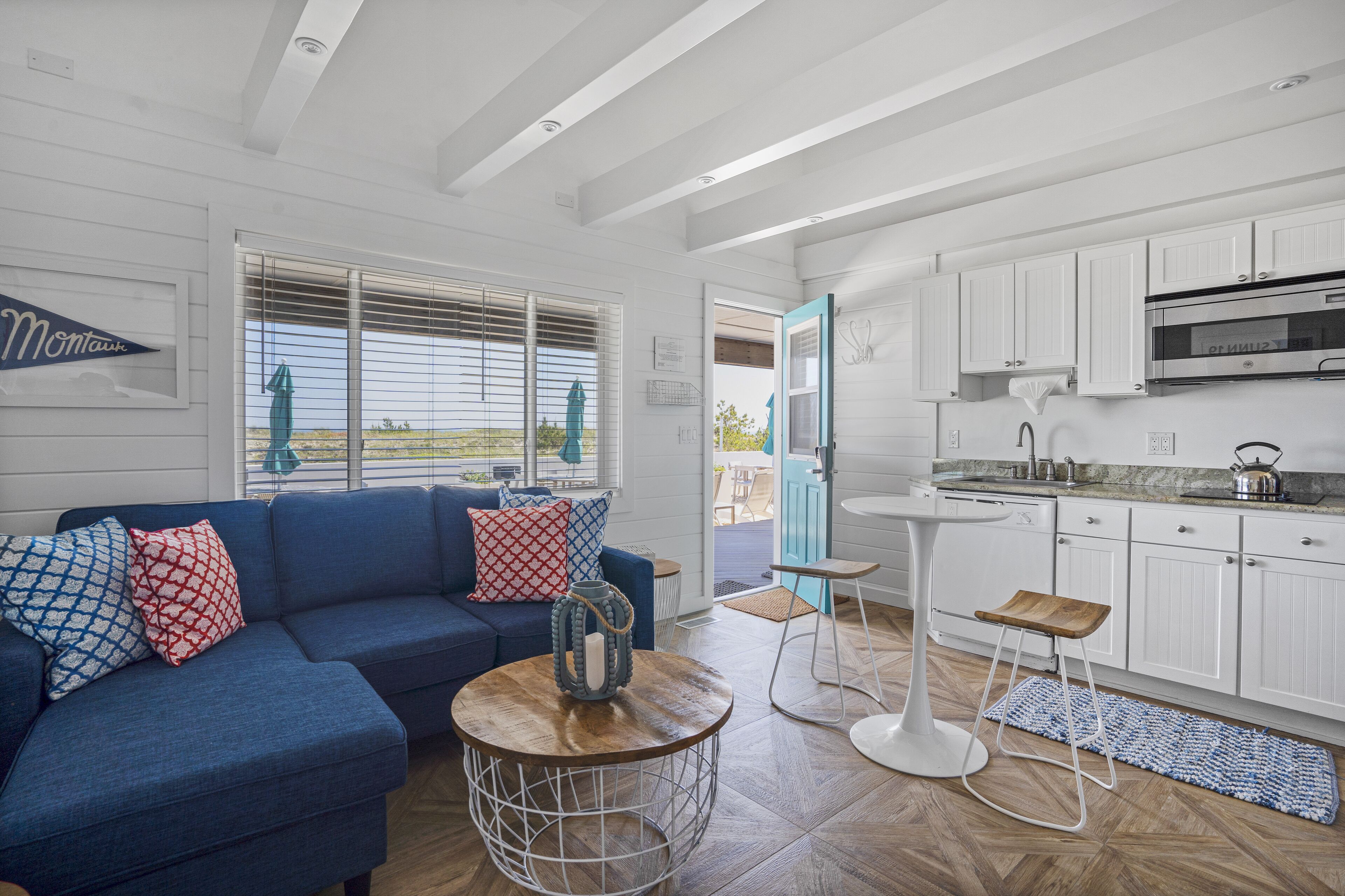 Apartment, 1 Bedroom | Private kitchen | Fridge, microwave, cookware/dishes/utensils