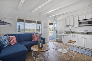 Apartment, 1 Bedroom | Private kitchen | Fridge, microwave, cookware/dishes/utensils - Driftwood Resort (Montauk)