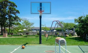 Sport court - Driftwood Resort (Montauk)