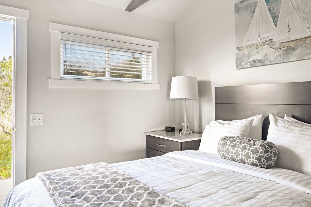 WiFi (free), individually decorated, individually furnished, bed sheets