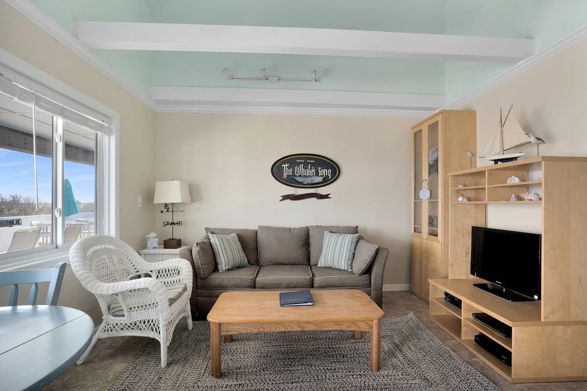 Apartment, 1 Bedroom | WiFi (free), individually decorated, individually furnished, bed sheets