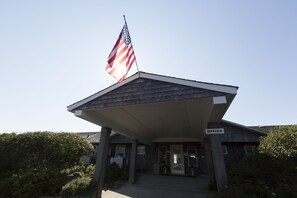 Interior entrance - Driftwood Resort (Montauk)