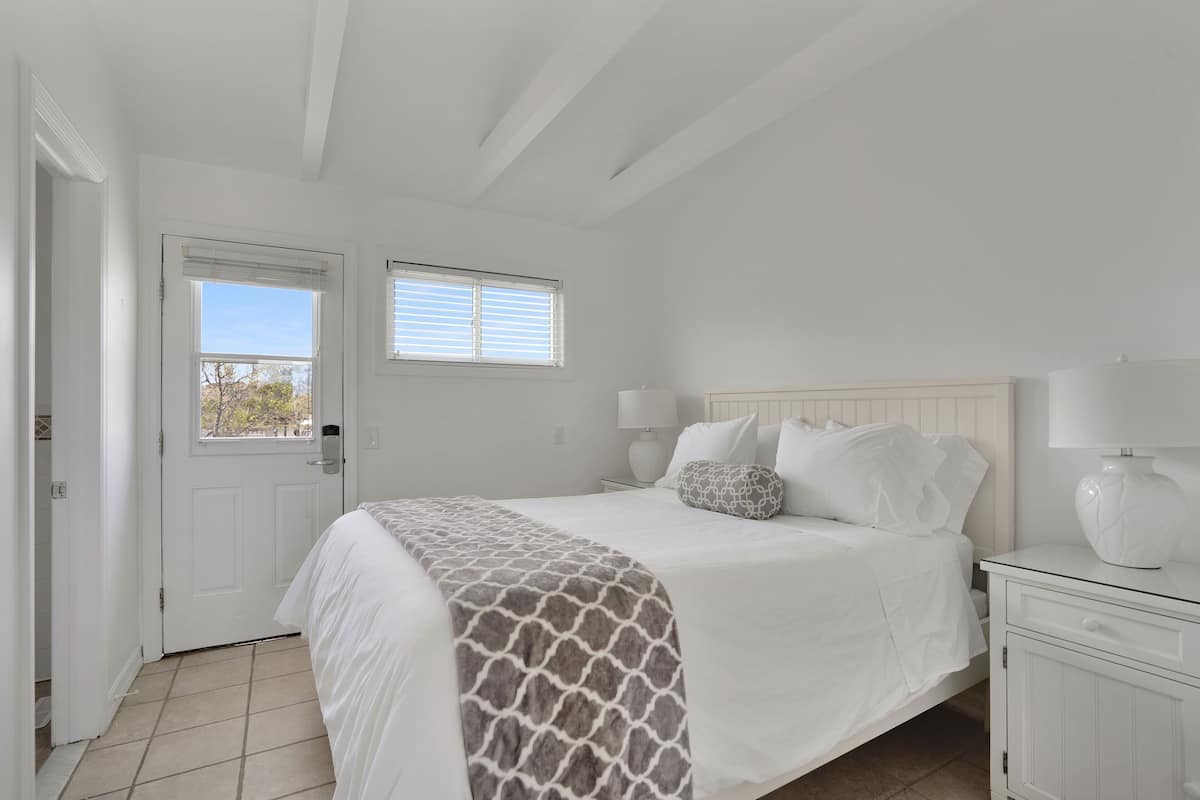 Apartment, 1 Bedroom | WiFi (free), individually decorated, individually furnished, bed sheets