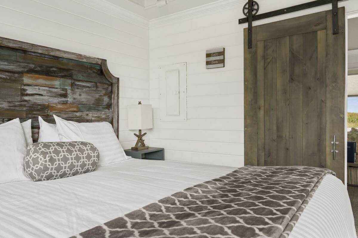 Apartment, 1 Bedroom | WiFi (free), individually decorated, individually furnished, bed sheets