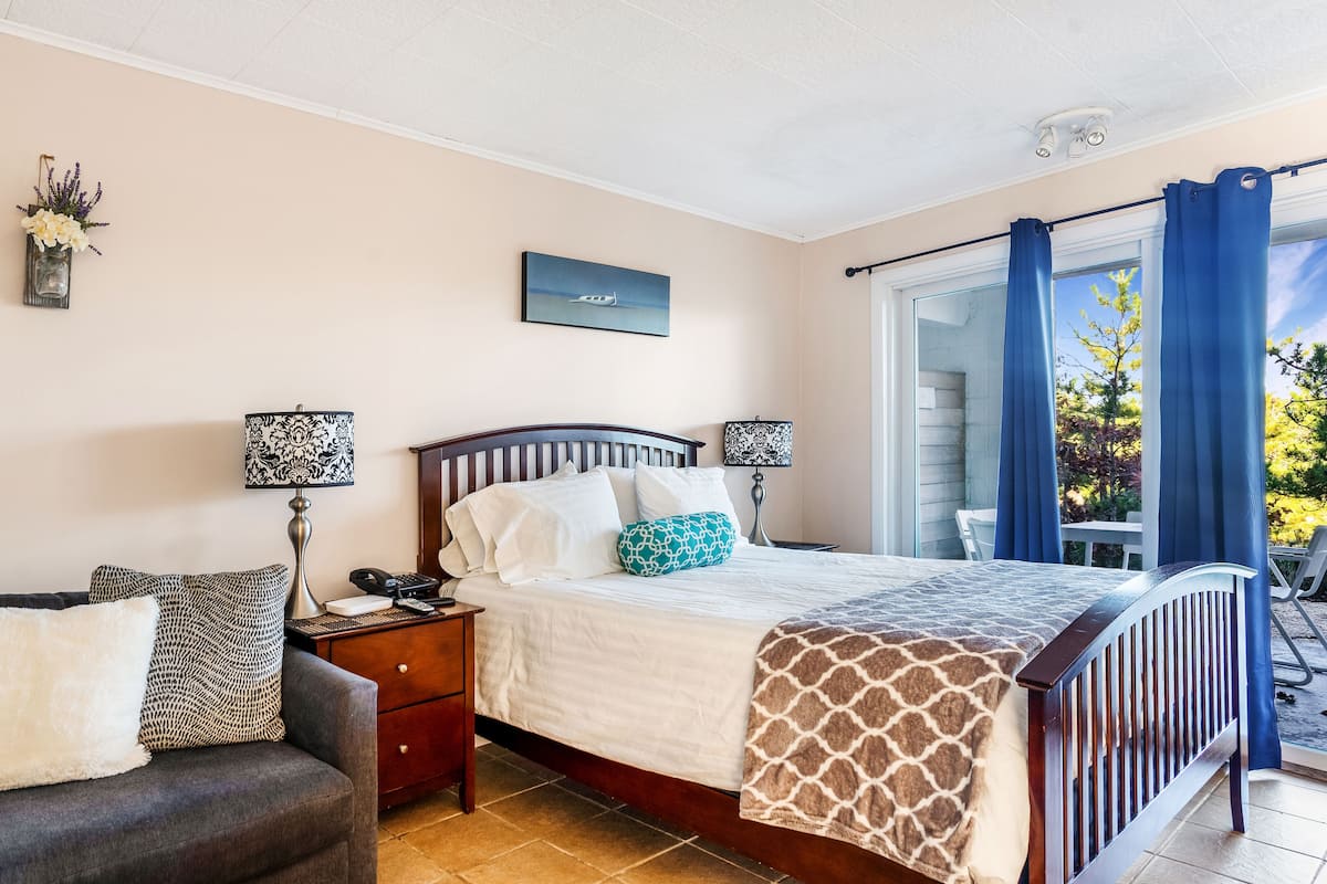 Apartment | WiFi (free), individually decorated, individually furnished, bed sheets