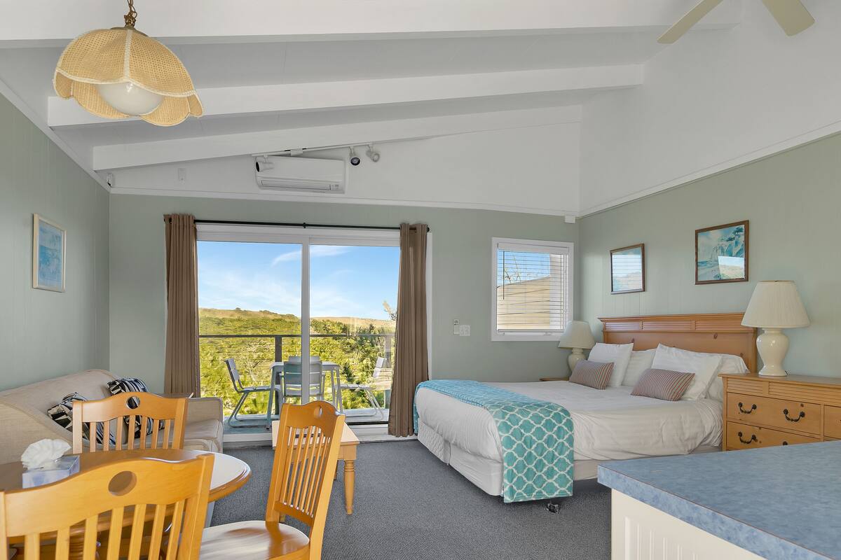 Apartment | WiFi (free), individually decorated, individually furnished, bed sheets