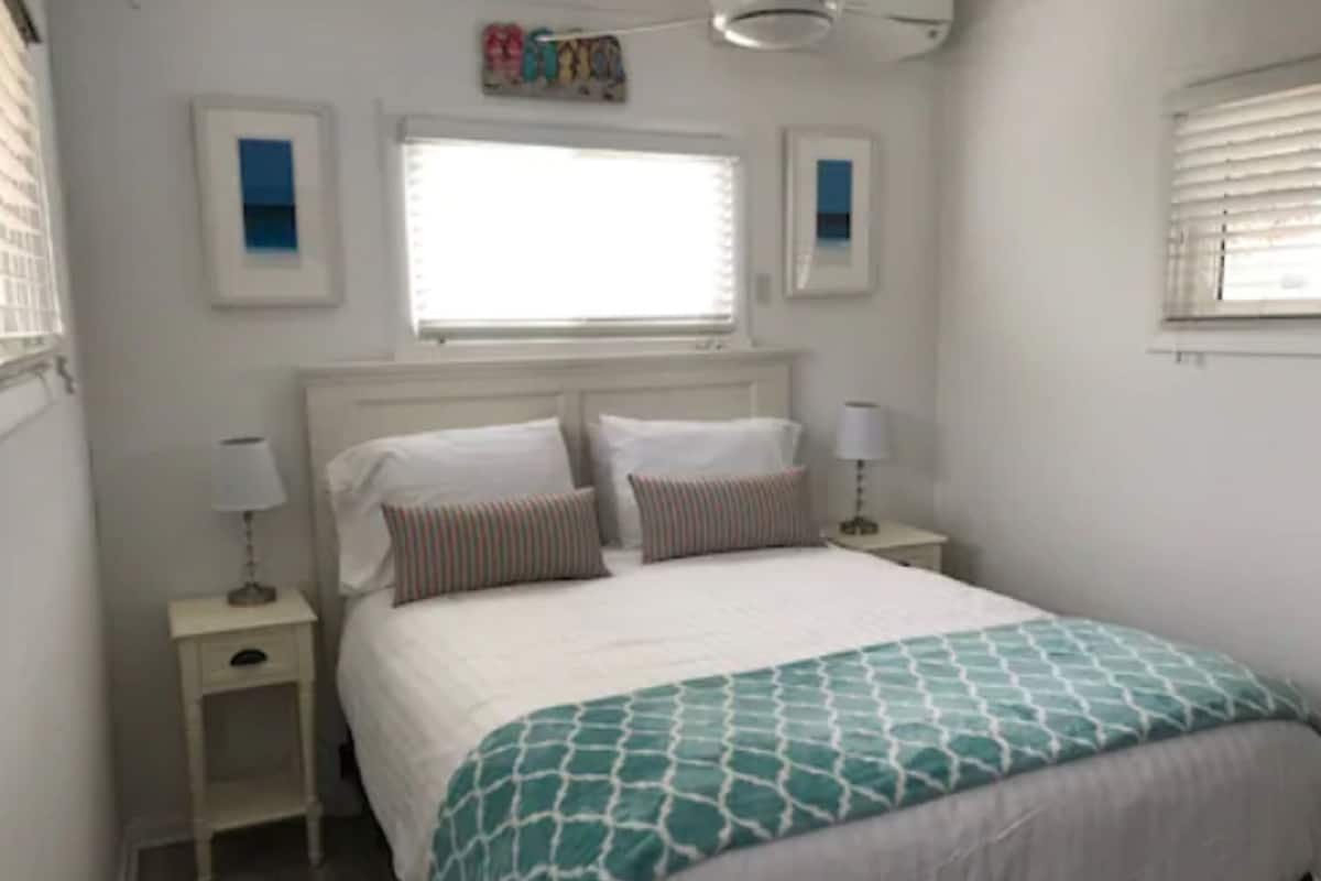 Studio PS | WiFi (free), individually decorated, individually furnished, bed sheets