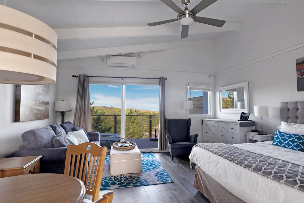 Apartment | WiFi (free), individually decorated, individually furnished, bed sheets