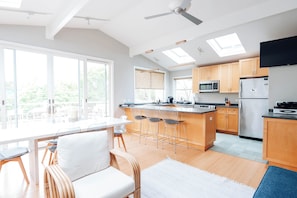 Ferienhaus, 2 Schlafzimmer (Dolphin Cottage) | 1 Schlafzimmer, individuell dekoriert, individuell eingerichtet
