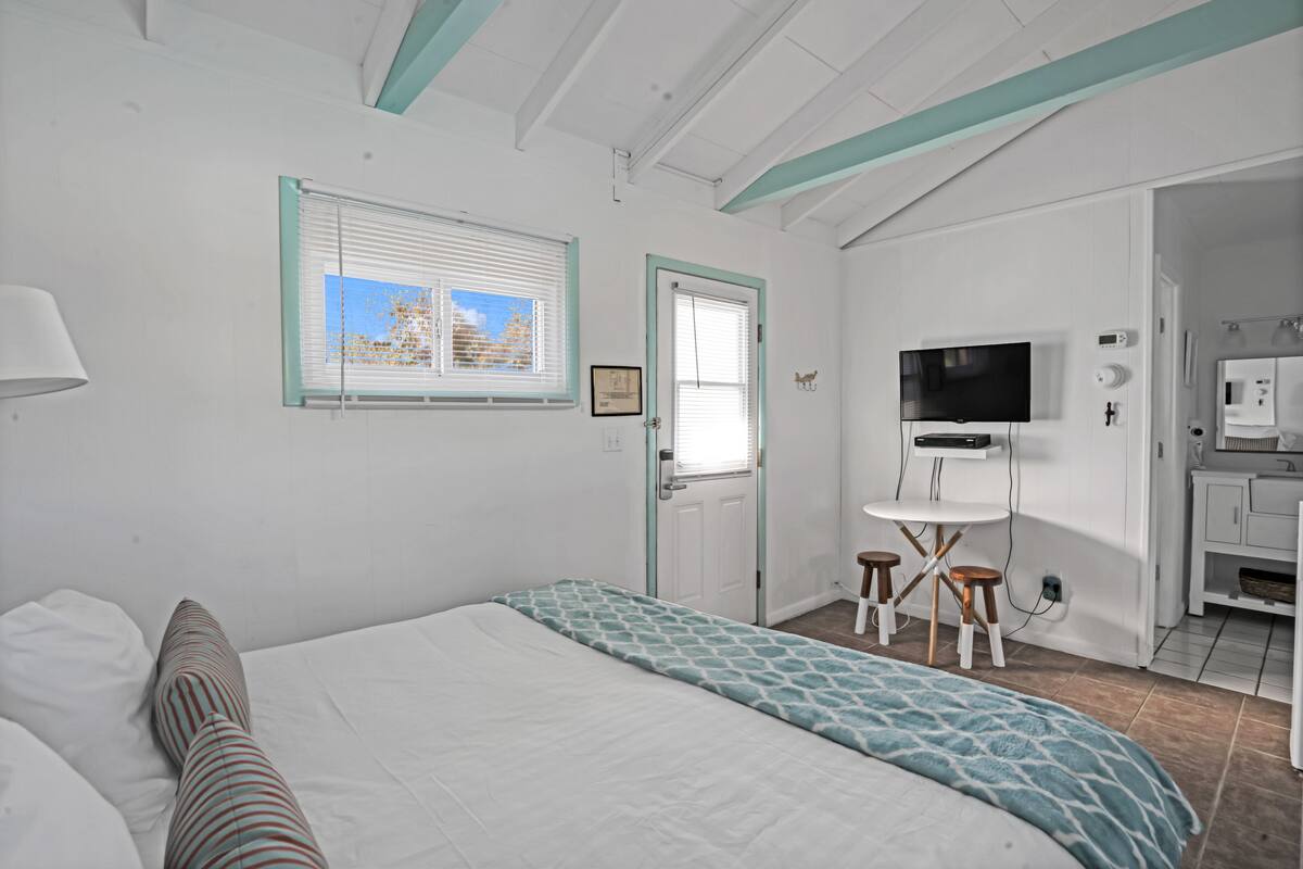 Studio | WiFi (free), individually decorated, individually furnished, bed sheets