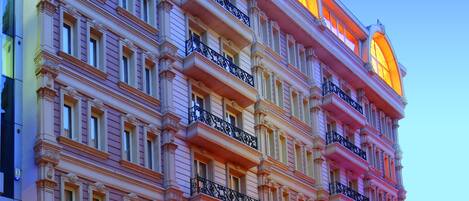 Fassade der Unterkunft â Abend/Nacht