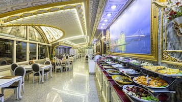 Breakfast, lunch and dinner served