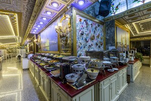 包含每日自助早餐