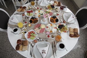Breakfast, lunch and dinner served  - Marmaray Hotel (Istanbul)
