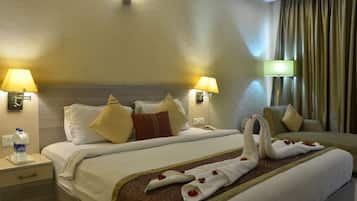 Standard Room, 1 King Bed | Premium bedding, minibar, in-room safe, desk