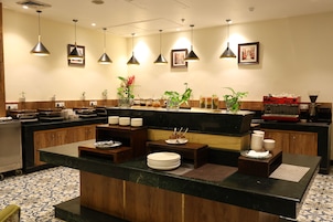 Café da manhã com buffet grátis todos os dias