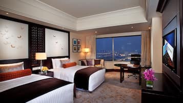 Bộ đồ giường cao cấp, chăn bông, minibar, két bảo mật tại phòng
