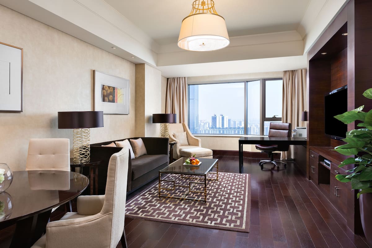 Premium bedding, down comforters, minibar, in-room safe