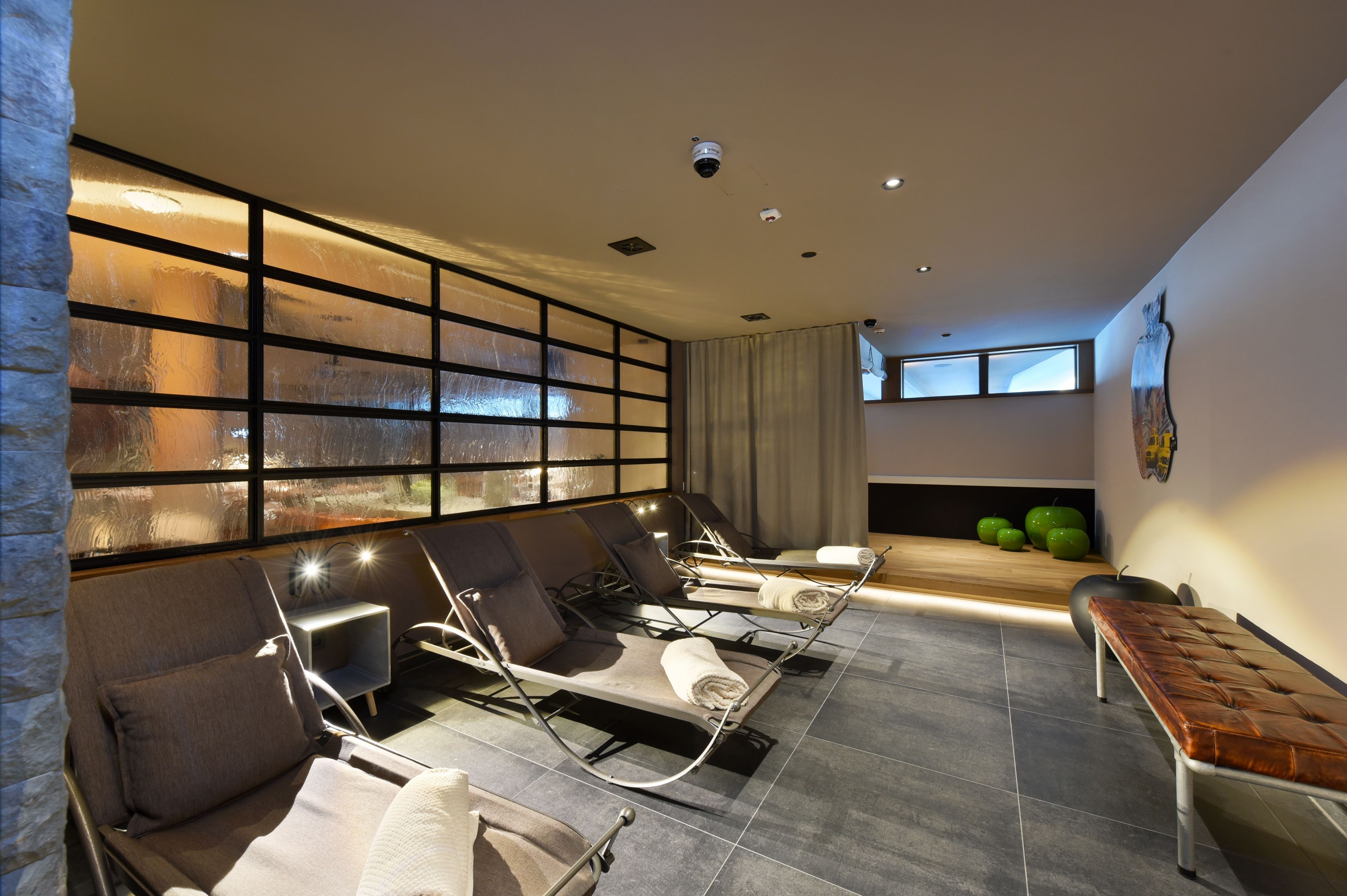 sauna, steam room, body treatments, hot stone massages, sports massages