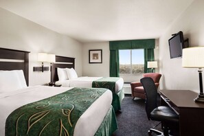 Desk, soundproofing, iron/ironing board, rollaway beds - Travelodge by Wyndham McAlester (McAlester)