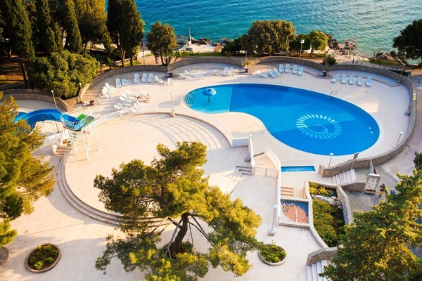 Seasonal outdoor pool