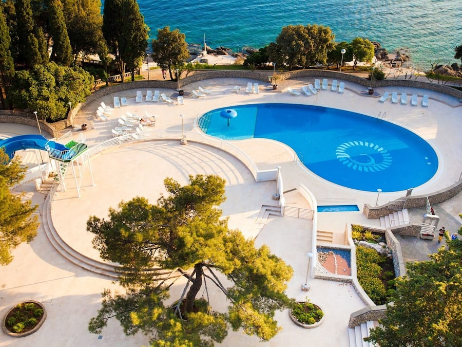 Piscine extérieure (ouverte en saison)