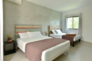 Habitación con 2 camas queen, vista al jardín