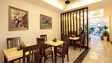 Breakfast, lunch and dinner served