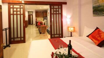 Minibar, két bảo mật tại phòng, bàn, phòng cách âm