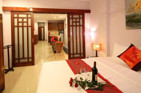 Minibar, in-room safe, desk, soundproofing - Rising Dragon Estate Hotel (Hanoi)