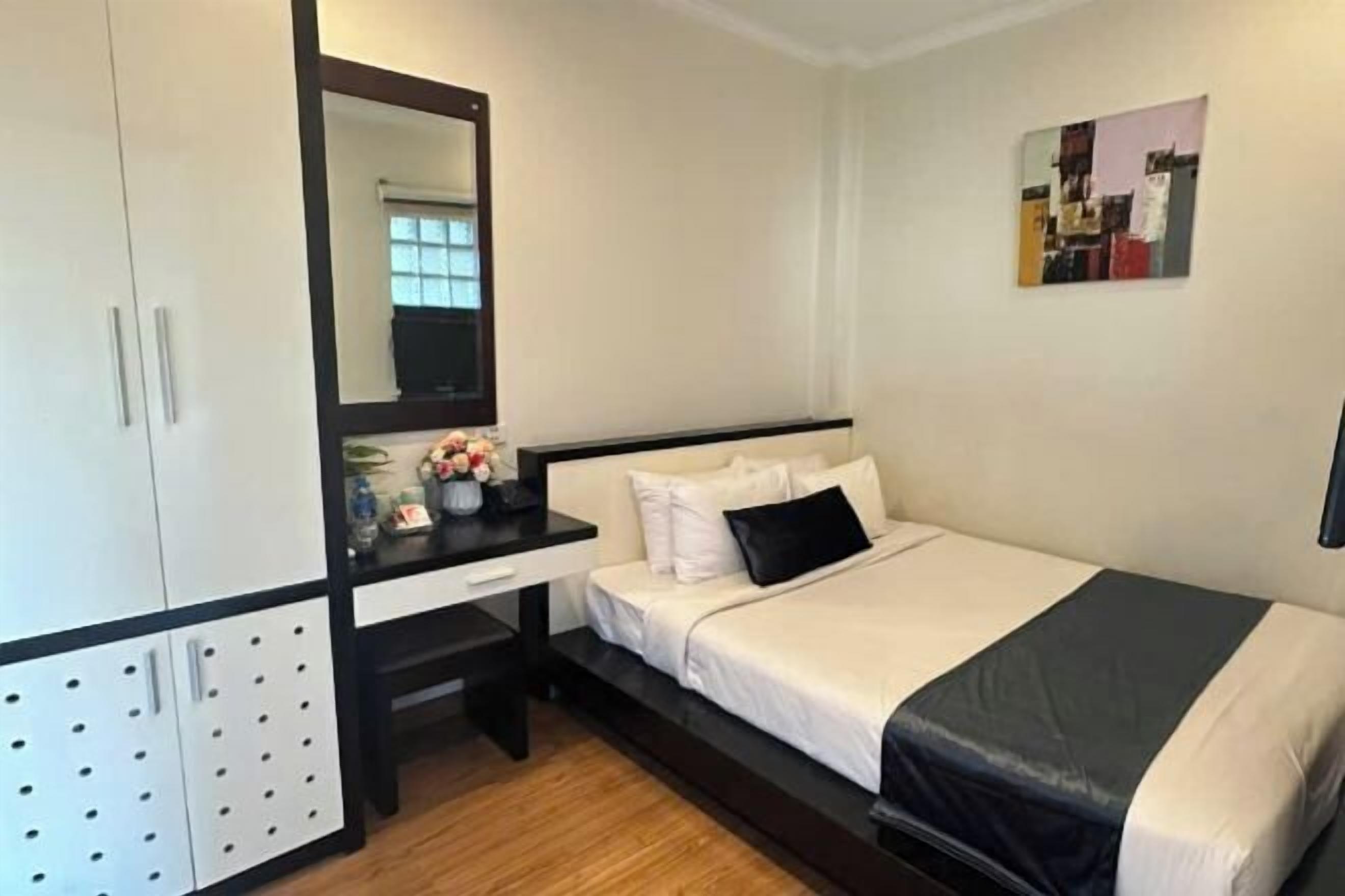 Minibar, in-room safe, desk, soundproofing