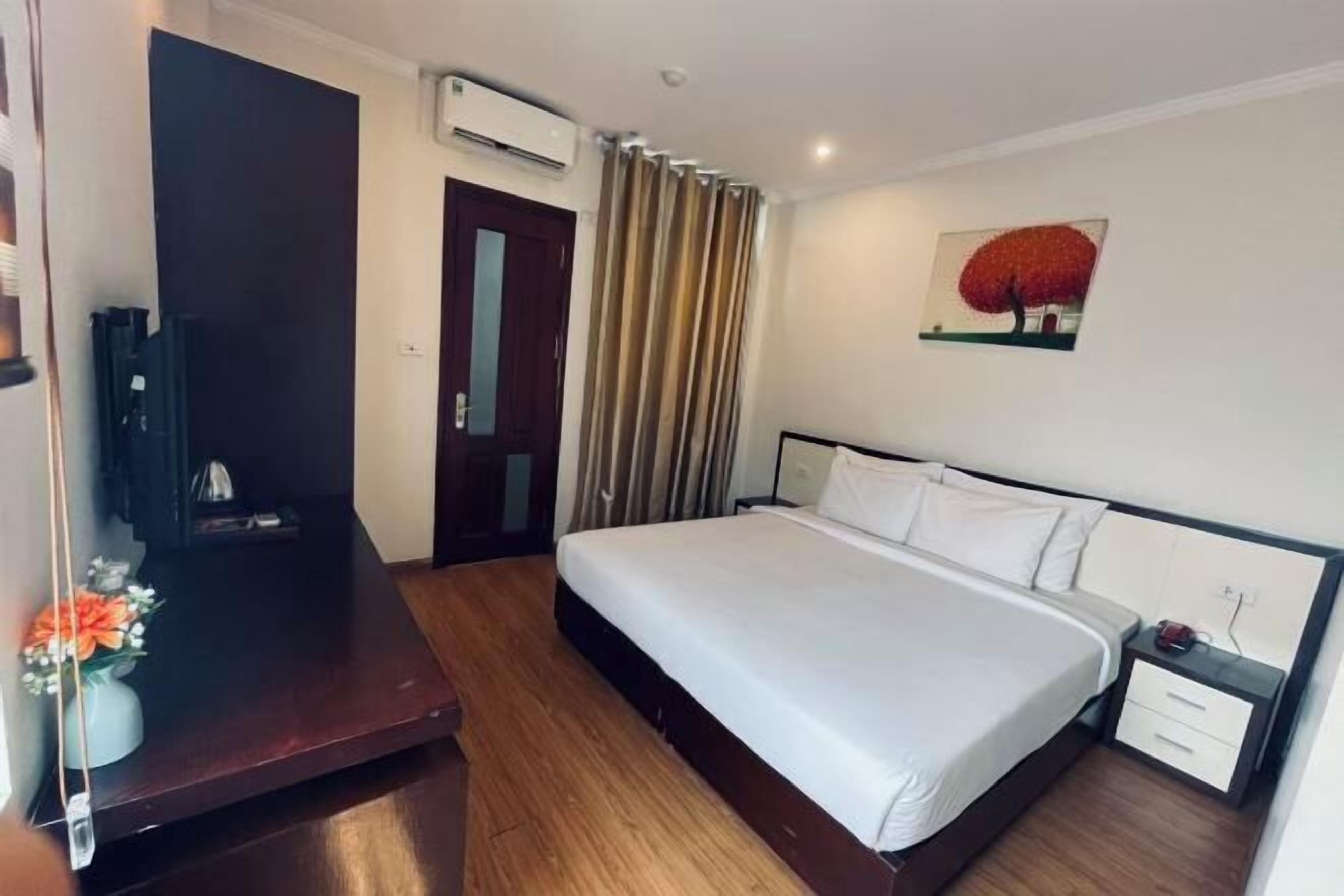 Minibar, in-room safe, desk, soundproofing