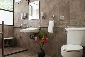 Superior Room | Bathroom | Shower, free toiletries, towels
