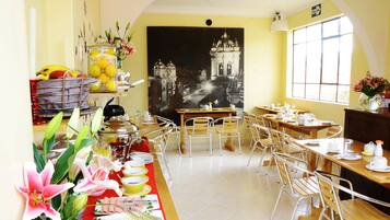 Desayuno continental incluido todos los días